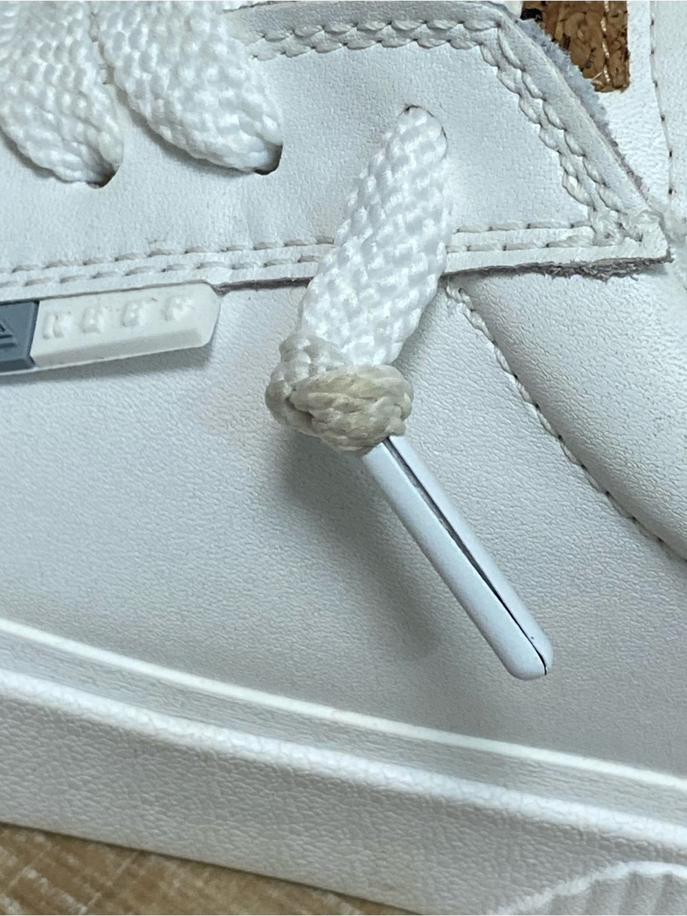 REEF / Lay Down Dawn White Leather Sneaker Size 8 - Picture 11 of 14